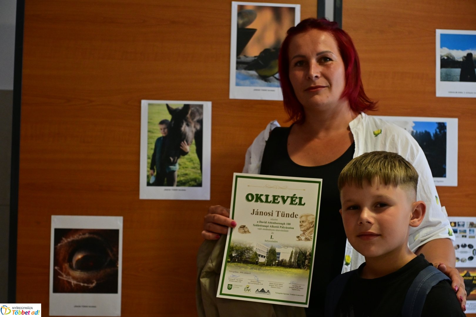 A pályázat első helyezettje, Jánosi Tünde és kisfia.