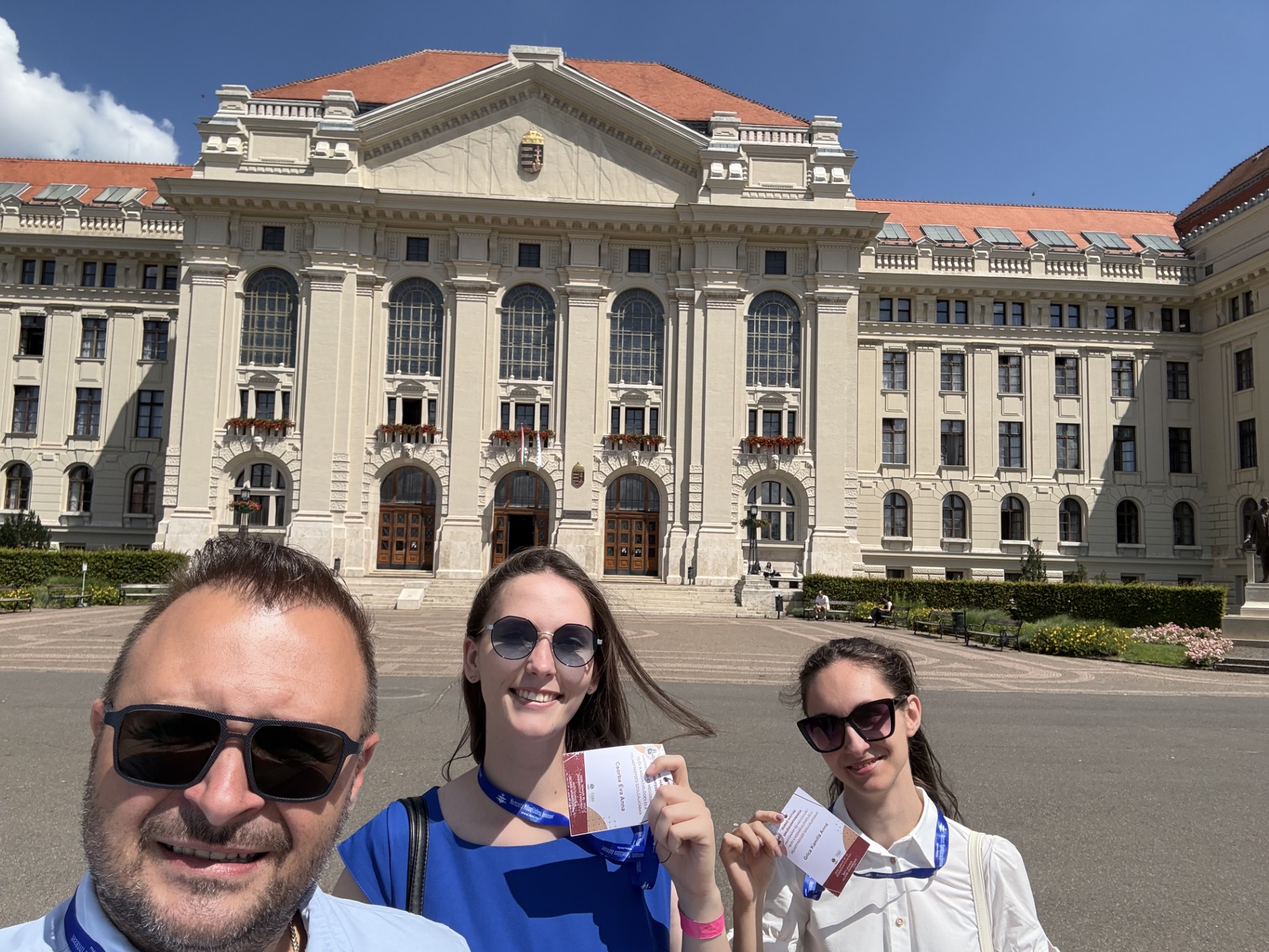 A fotón balról jobbra: dr. Szőcs Andor, Csorba Éva Anna és Gricza Kamilla