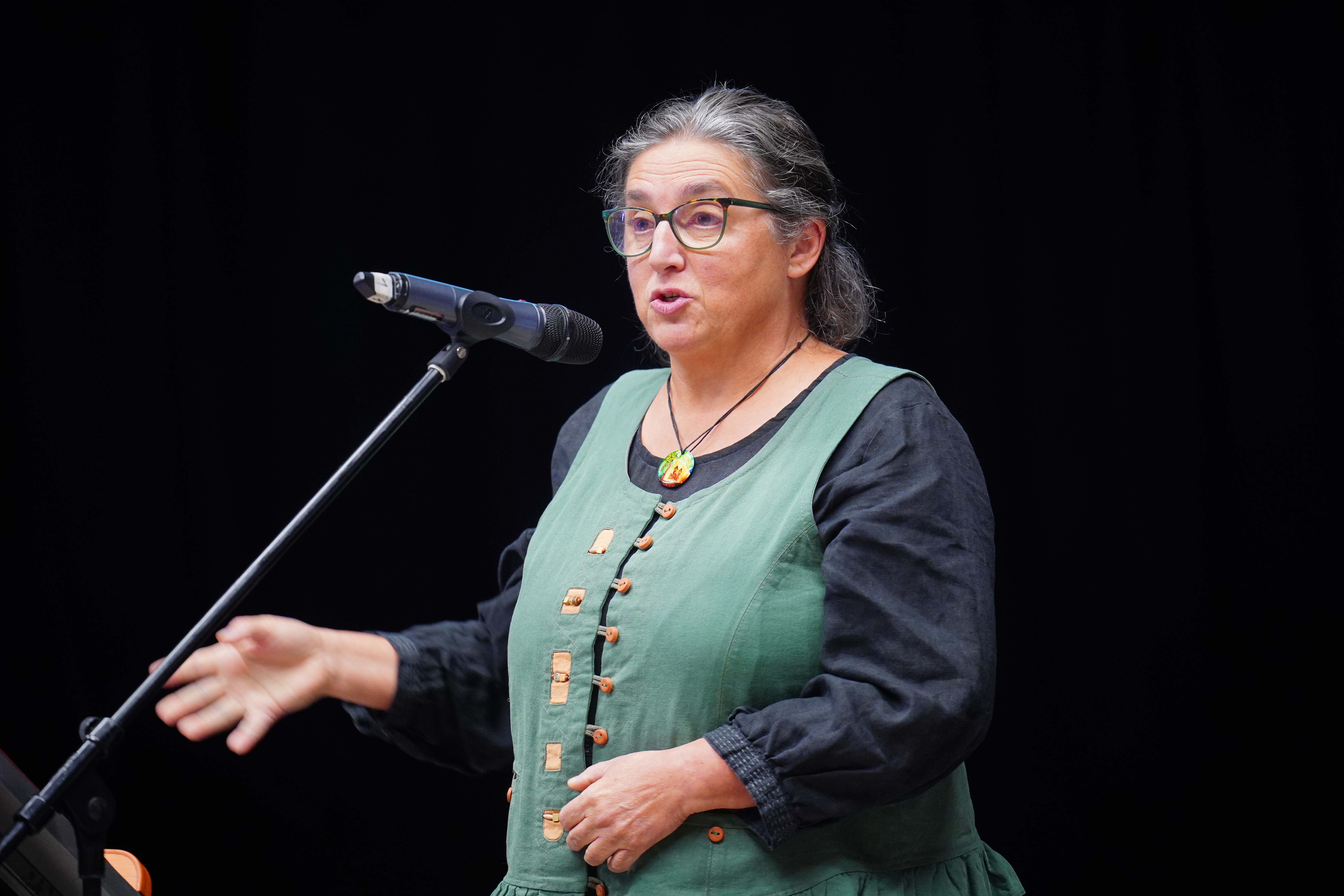 dr. Sándor Ildikó néprajzkutató, mesemondó, a Magyar Táncművészeti Egyetem oktatója